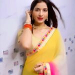 Poonam Dubey Instagram - मोहब्बत कर गइल अँखियाँ , ना धड़कन के ख़बर लागल….. ❤️👑🧿 @officialjoshapp . . . . . . . . . . . . . . . #reels #reelsinstagram #reelsvideo #reelsindia #reelitfeelit #poonamdubey