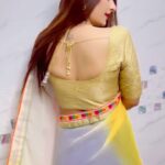 Poonam Dubey Instagram - Patari kamariya zindagi bhar rahi ye #rajaji #bhojpurireels #reelsinstagram #reelsvideo #reelitfeelit #poonamdubey ❤️🧿👑
