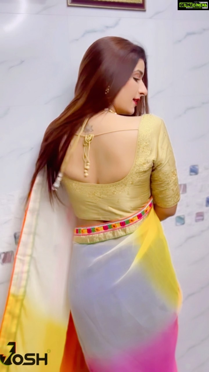 Poonam Dubey Instagram - Patari kamariya zindagi bhar rahi ye #rajaji #bhojpurireels #reelsinstagram #reelsvideo #reelitfeelit #poonamdubey ❤️🧿👑