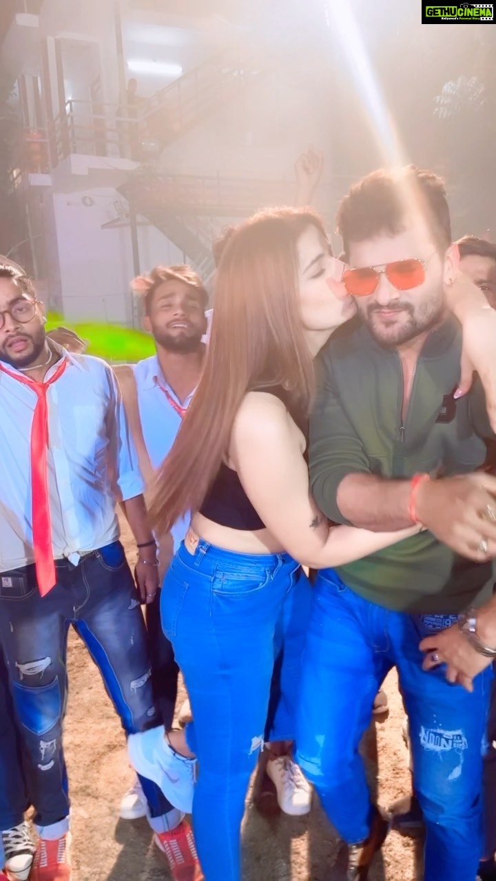 Poonam Dubey Instagram - Dhadhiya badhiya lagela @khesari_yadav @poonamdubeyofficial @iakhileshkashyap @yaminisingh_official Patna, India