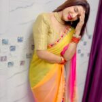 Poonam Dubey Instagram - Char kadam kya , sari Umar chal dungi sath tere ❤️🧿 . . . . V/C🎥 - @neerajdubey9900 ❤️ #trendingreels #instapost #reelsvideo #reelsinstagram #poonamdubey 👑💕🤗❤️ @officialjoshapp