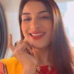 Poonam Dubey Instagram - Humara Raja ji ke galia pe til ye sakhi 😍 . . . . #tilyesakhi #bhojpuri #trending #instareels #poonamdubey