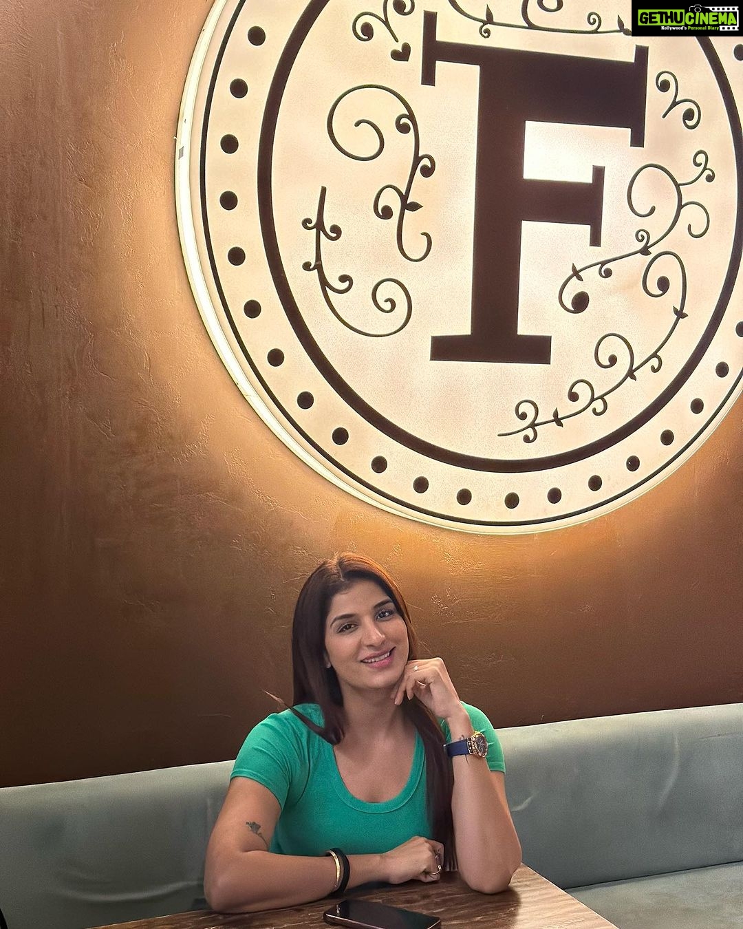 Poonam Dubey Instagram - Attitude is the 'little' thing that makes a big difference….. . . . . #farzicafe #mumbai #about #last #evening #poonamdubey Farzi Cafe