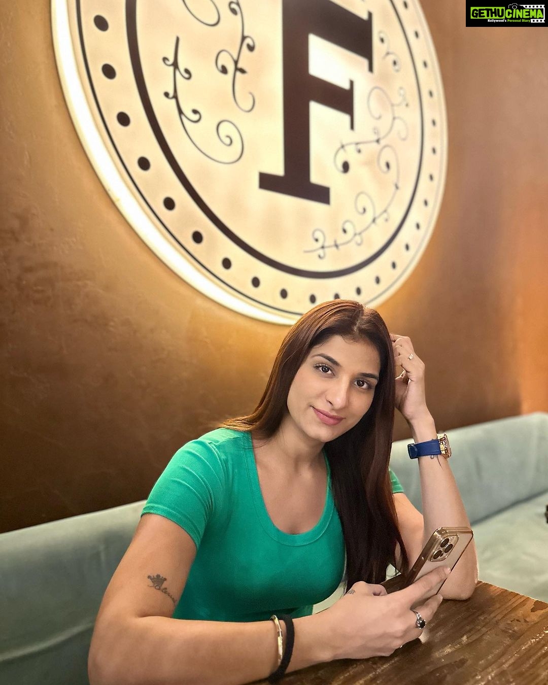 Poonam Dubey Instagram - Attitude is the 'little' thing that makes a big difference….. . . . . #farzicafe #mumbai #about #last #evening #poonamdubey Farzi Cafe