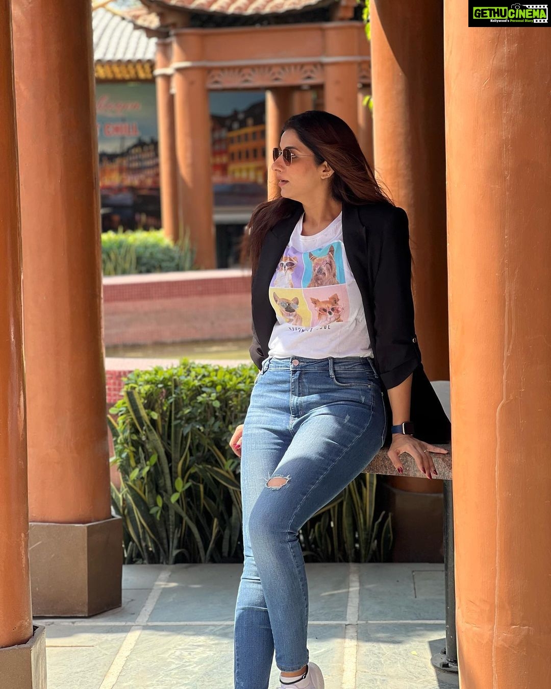 Poonam Dubey Instagram - You’re braver than you believe, stronger than you seem, and smarter than you think.. . . . . PC-: @arvindakelakallu ji #throwback #march #oldpic #poonamdubey Delhi, India