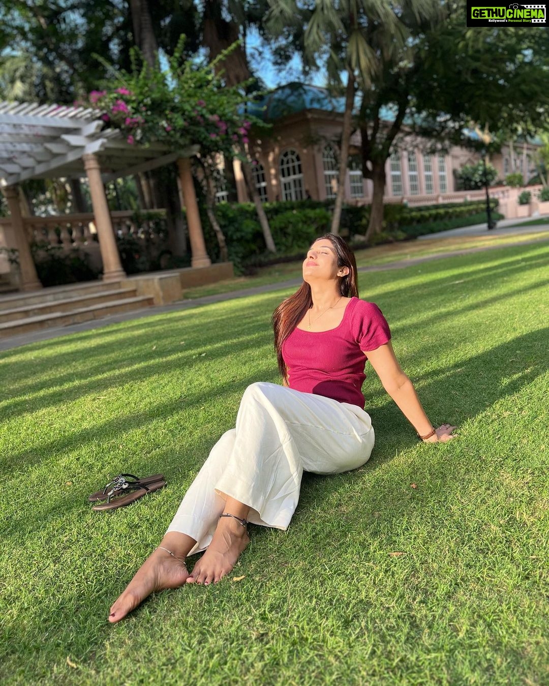 Poonam Dubey Instagram - There's no peace like the peace of an inner courtyard on a sunny day…. 🕉️❤️🧿♾️ . . . . #ootd #sunshine #dayout #with #best #greenery #naturelovers #beautiful #world #poonamdubey #blue #sky ITC Maratha, Mumbai - A Luxury Collection Hotel