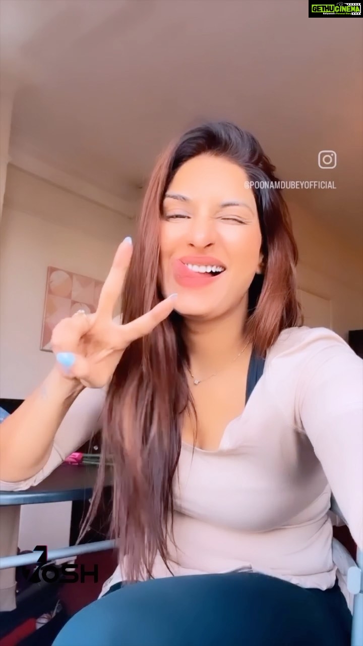 Poonam Dubey Instagram - Kasam se ghar wale bhi na 😂😂😂😂 @officialjoshapp . . . . . . #joshreels #reelsvideo #reelsinstagram #reelitfeelit #reelsindia #poonamdubey