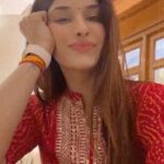 Poonam Dubey Instagram - Sabse bade sach paise se khushiyan nahi kharid sakte but usse bhi bada sach khush rahne ke liye zarurat pura karna ke liye paise bahut zyada zaruri hai…..❤️🧿🕉️ . . #note -😇 (baki payment mil gya after event ) . . . . #bepractical #behappy #stayblessed #happysoul #poonamdubey