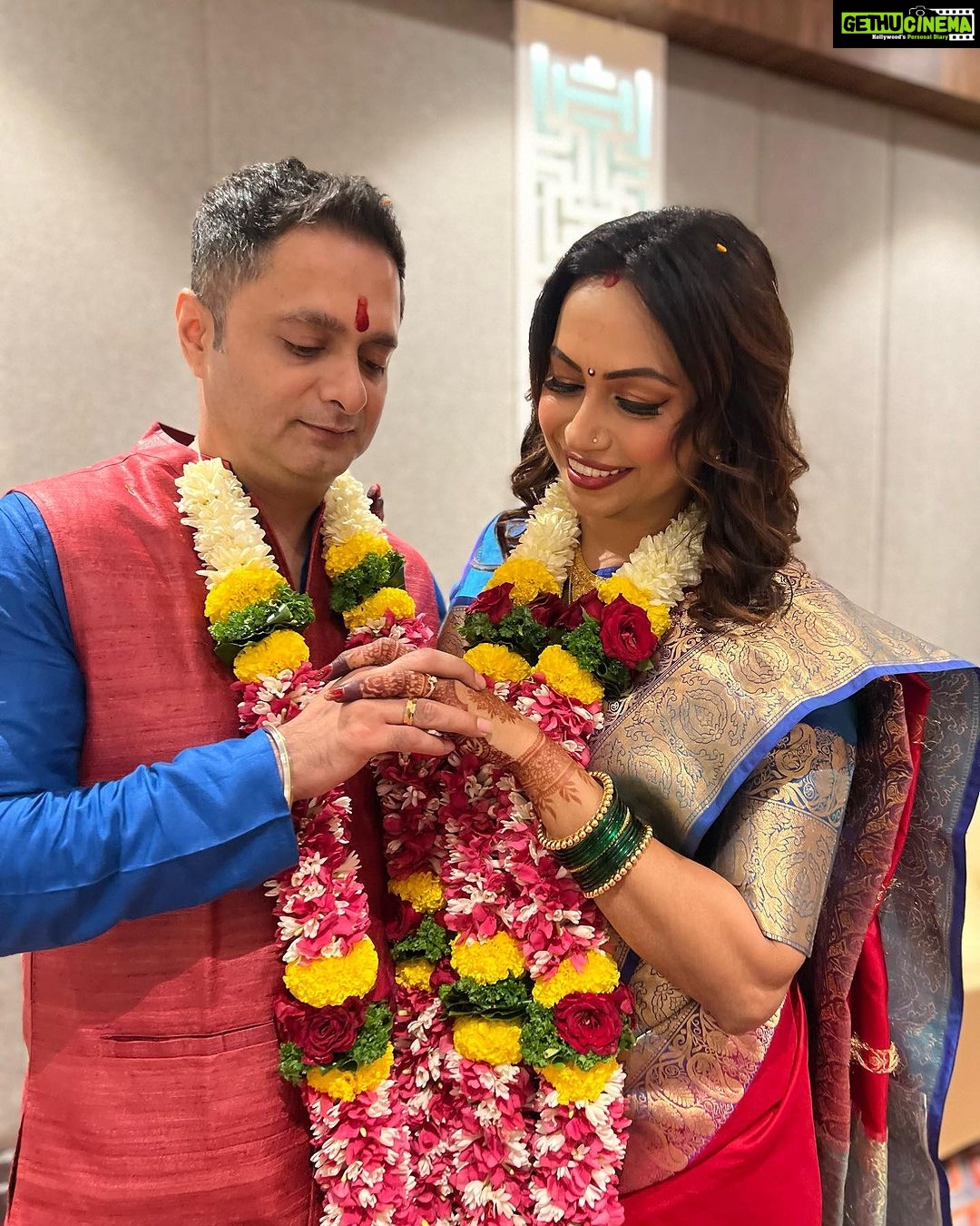 Poonam Dubey Instagram - Congratulations😘😘😘😘 @missportrait_anika di and @lostinspacerider jiju so happy for both of you. Mata Rani Mahadev bless you always vijaydashami ke din apke pyar ki Vijay hui. . . . Happy Dussehra everyone ❤️ Mumbai, Maharashtra