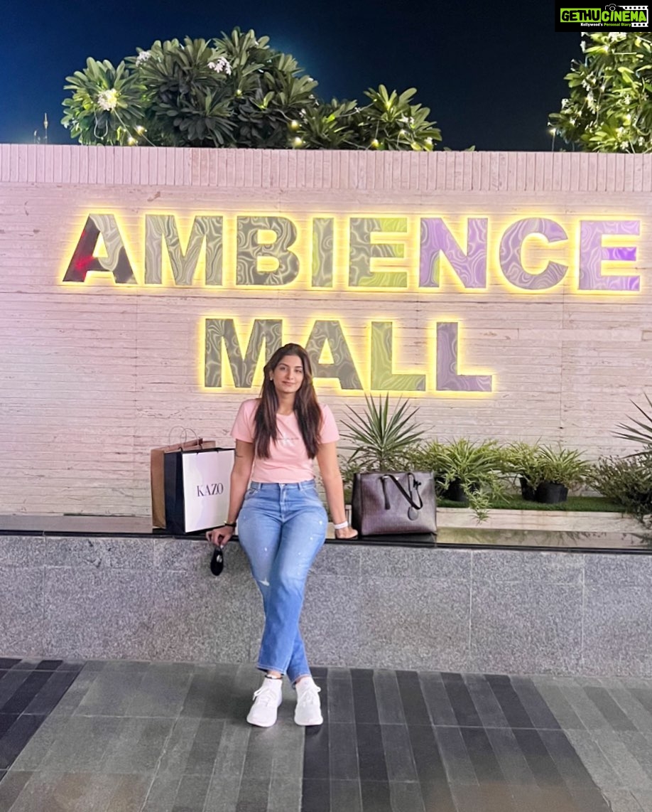 Poonam Dubey Instagram - Ye dilli hai dilwalo ki❤️🧿👑 . . . . . #travelling #lover #delhi #fashion #model #actress #poonamdubey India