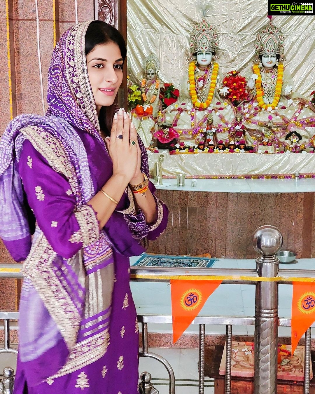 Poonam Dubey Instagram - भगवान नरसिम्हा चतुर्दशी की ढेरों शुभकामनाये 🍀❤️ तुझसे पहले भी इश्क़ हुआ है मुझे पर जो तुझसे है वो कभी हुआ ही नहीं, फ़रेब भरी इस दुनिया में तुझ जैसे रूह किसी ने छुआ ही नहीं…. . . . #soul #soulmates #blessed #positivevibes #love #lovequotes #poonamdubey 🧿♾️👑❤️🍀 Mumbai, Maharashtra