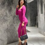 Poonam Dubey Instagram - एक गुलाबी शाम 💗🧿 . . . . . #postoftheday #photooftheday #ootd #poonamdubey #throwback #lastnight Pali Hill.Bandra(mumbai)