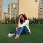 Poonam Dubey Instagram - Yes I love myself 😘❤️🧿 Last pic is my favourite . . . . #denimandwhiteshirt #ootd #lookoftheday #blessed #life #styleblogger #poonamdubey 👑😘❤️🧿😇 Mumbai, Maharashtra
