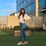 Poonam Dubey Instagram - Yes I love myself 😘❤️🧿 Last pic is my favourite . . . . #denimandwhiteshirt #ootd #lookoftheday #blessed #life #styleblogger #poonamdubey 👑😘❤️🧿😇 Mumbai, Maharashtra