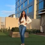 Poonam Dubey Instagram - Yes I love myself 😘❤️🧿 Last pic is my favourite . . . . #denimandwhiteshirt #ootd #lookoftheday #blessed #life #styleblogger #poonamdubey 👑😘❤️🧿😇 Mumbai, Maharashtra