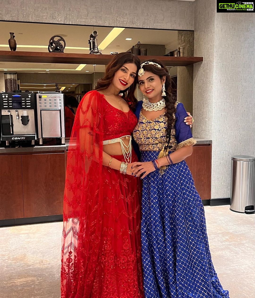 Poonam Dubey Instagram - Thank you so much @tridenteventsandmedia for awarding me with title of “most gorgeous actress of bhojpuri film industry “ It was honoured to be part of #globalinspirationalawardsandfashionshow Special thanks to @disha_d_kakran shivkakranofficial Thank you so much my partner and choreographer @m.k__gupta_joy 🥰🥰 . . . Style by @vidyamourya096 ❤️ Makeup hair by @snehalataarora ❤️ #poonamdubey Mumbai, Maharashtra