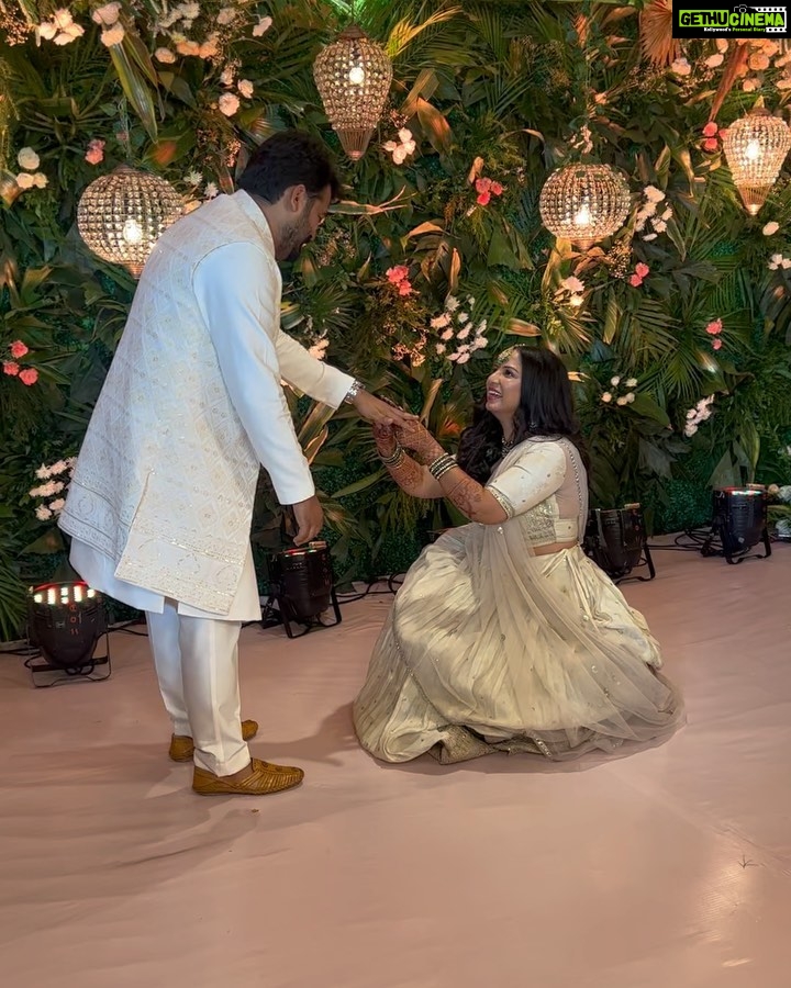 Poonam Dubey Instagram - Congratulations @nikhilmajumdar bhaiya and @dr.nikitagangurde bhabhi 🦢🦢❤️❤️🧿🧿😘😘 Mahadev aap dono ki zindagi khushiyon se bhar de. Congratulations @durgaprasadmajumdar sir and @aditi_majumdar auntie ❤️❤️🙏🙏 Mumbai - मुंबई