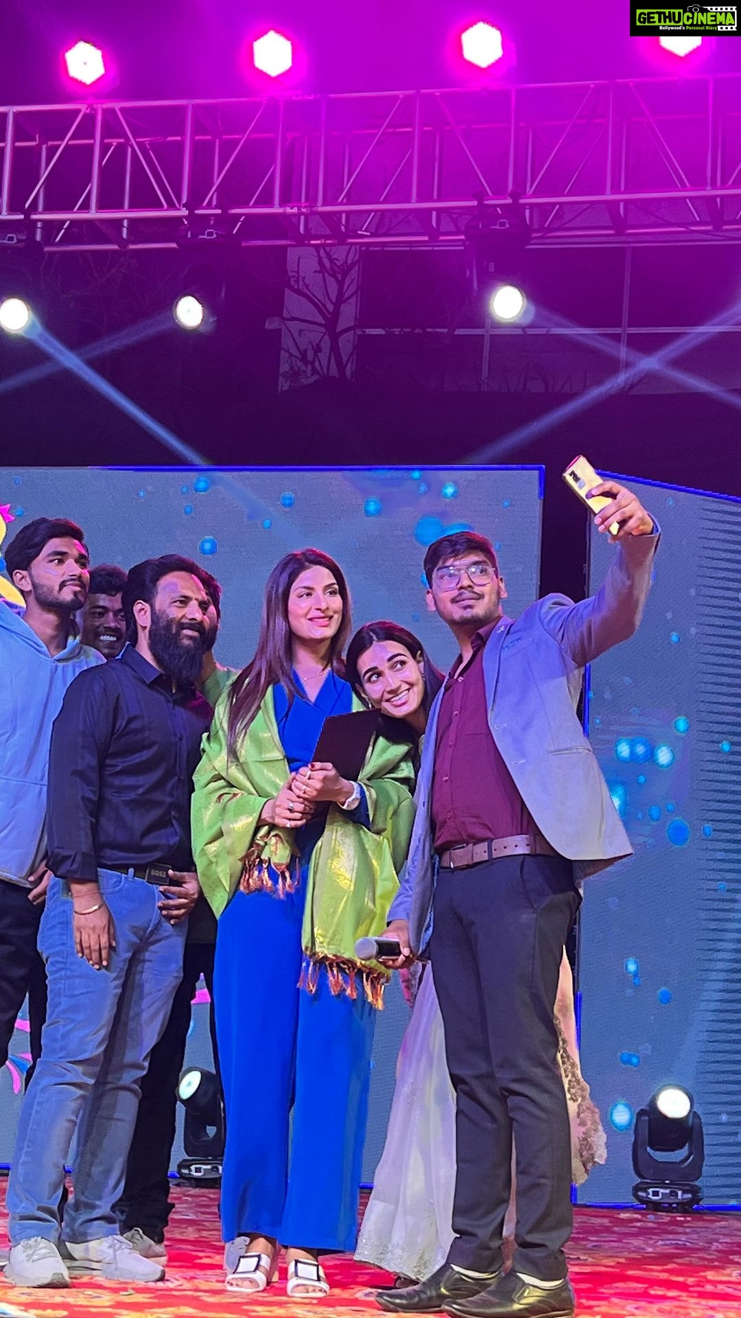 Poonam Dubey Instagram - It was great honour to be there with you all . Thank you so much @svcet_chittoor dr M Mohan babu principal sir , Ravuri sri niwas & Ravuri Balaji chairman sir and all students for immense love and support. All the best to all of you guys for your bright future….. Thank you so much for inviting us ( @shubhi_sharma_official ji & me )on your special day SELECTA 2023 Special thanks to @dr.kacharya15 ji 🙏 . . . . #poonamdubey Chittoor city