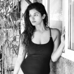 Poonam Dubey Instagram - I don’t have a dirty mind but I have sexy imagination. ❤️🧿 . . . . . #blackandwhite #soulful #poonamdubey Mumbai - मुंबई