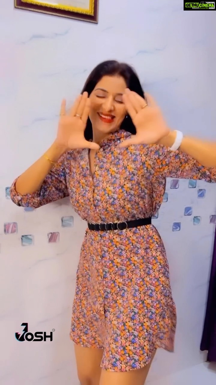 Poonam Dubey Instagram - Humara bhai ke mar bol sah sake la…. #papermechhapd 😍😍 . . . #trending #reel #poonamdubey @arvindakelakallu @bluebeatbhojpuri @ishaan678 @singhvivek08 @shilpi_raj_personal @vikash_pawar_1986 @officialjoshapp @vortexmetromedia