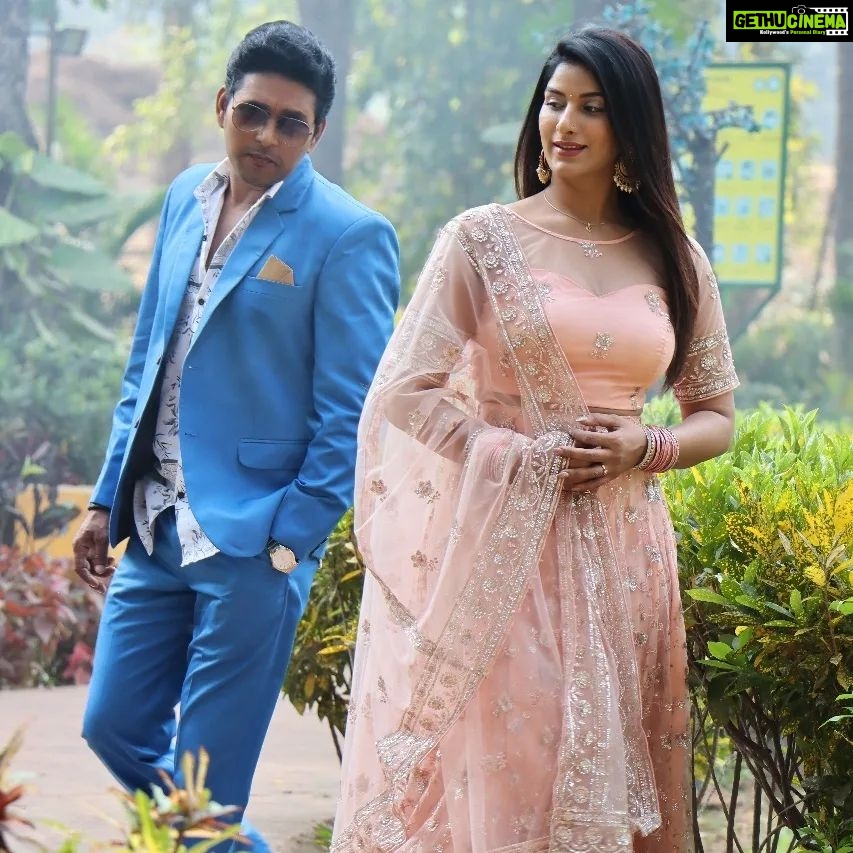 Poonam Dubey Instagram - मेरी प्यारी दोस्त और अपने परिवार की एक जिम्मेदार बेटा पूनम दूबे को जन्मदिन की हजारों हजारों शुभकामनाएं। डियर दुबाईन महादेव आपकी झोली में दुनियां की हर खुशी भर दें यही शुभकामनाएं है यश कुमार की❤️❤️❤️ हर हर महादेव