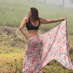 Poonam Dubey Instagram - Tip tip barsa pani…… Barish ho aur ye song ka suroor na ho, not possible 😍😍😍 . . . @officialraveenatandon @akshaykumar @uditnarayanmusic @therealalkayagnik #poonamdubey #monsoon #nature #india @officialjoshapp Munnar,kerela