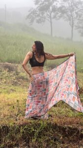 Poonam Dubey Instagram - Tip tip barsa pani…… Barish ho aur ye song ka suroor na ho, not possible 😍😍😍 . . . @officialraveenatandon @akshaykumar @uditnarayanmusic @therealalkayagnik #poonamdubey #monsoon #nature #india @officialjoshapp Munnar,kerela