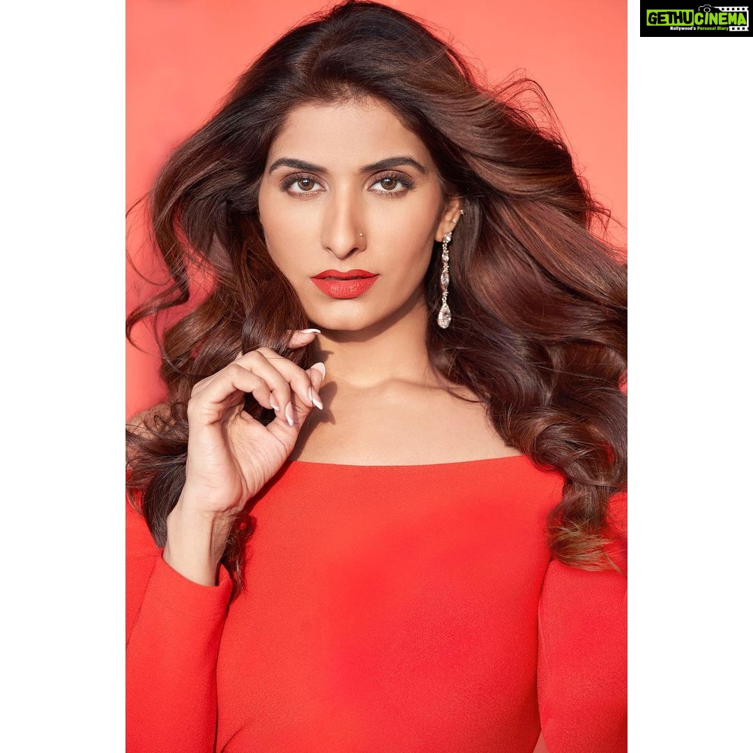 Poonam Dubey Instagram - Positive mind Positive thoughts Enough for positive and peaceful life Pc-: @munnasphotography ❤️ . . . #poonamdubey #picoftheday #actress #model Mumbai, Maharashtra