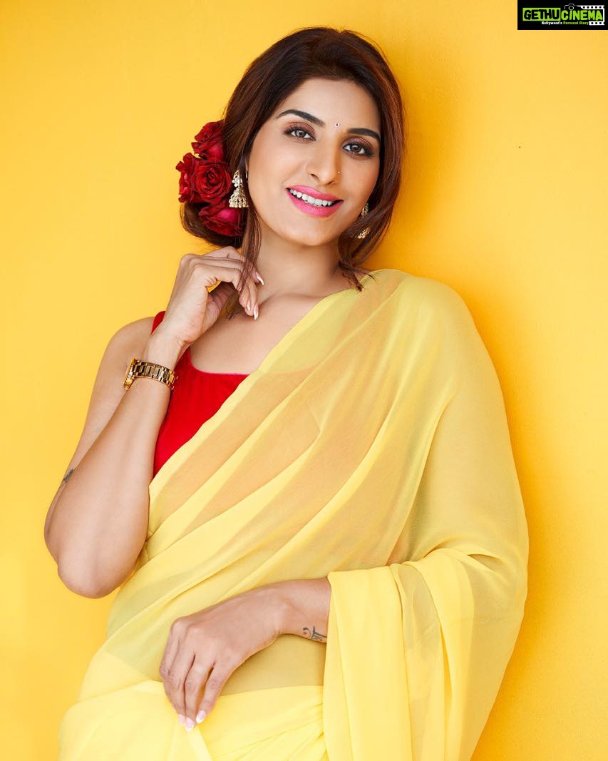 Poonam Dubey Instagram - आपको और आपके परिवार को 'मकर संक्रांति' की हार्दिक शुभकामनाएं। उमंग और उल्लास का यह महापर्व सभी के जीवन में सुख, समृद्धि और उत्तम स्वास्थ्य लेकर आए। 🙏🙏🙏🙏🙏🙏🙏