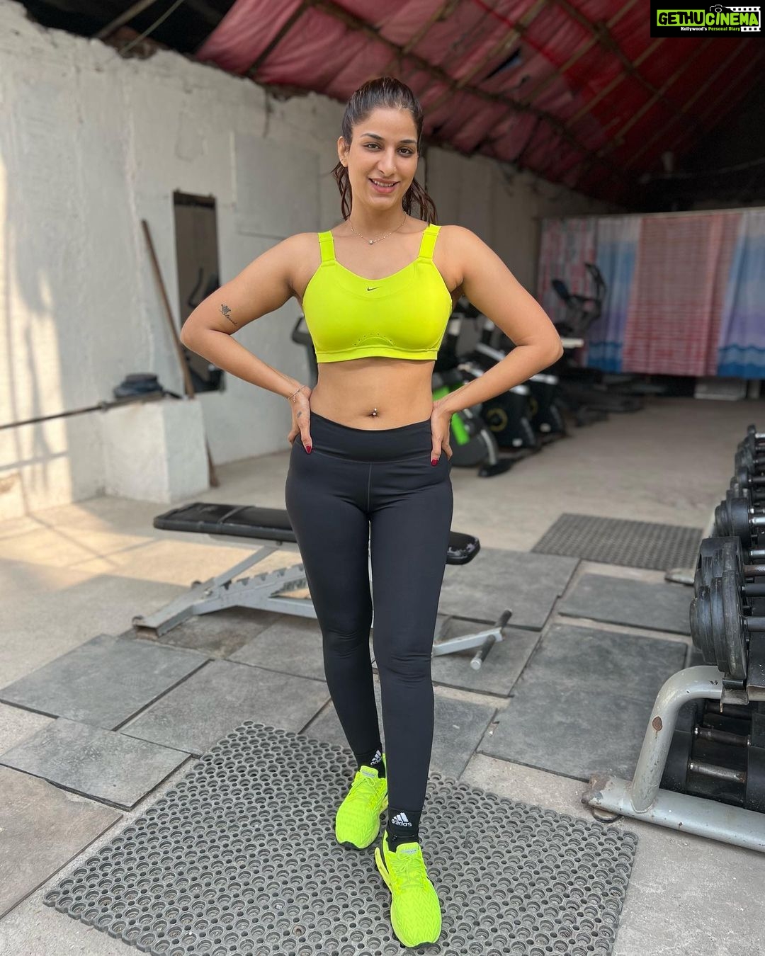 Poonam Dubey Instagram - It’s me vs me…. ❤️🧿 . . . . #poonamdubey #chhorigangakinarewali