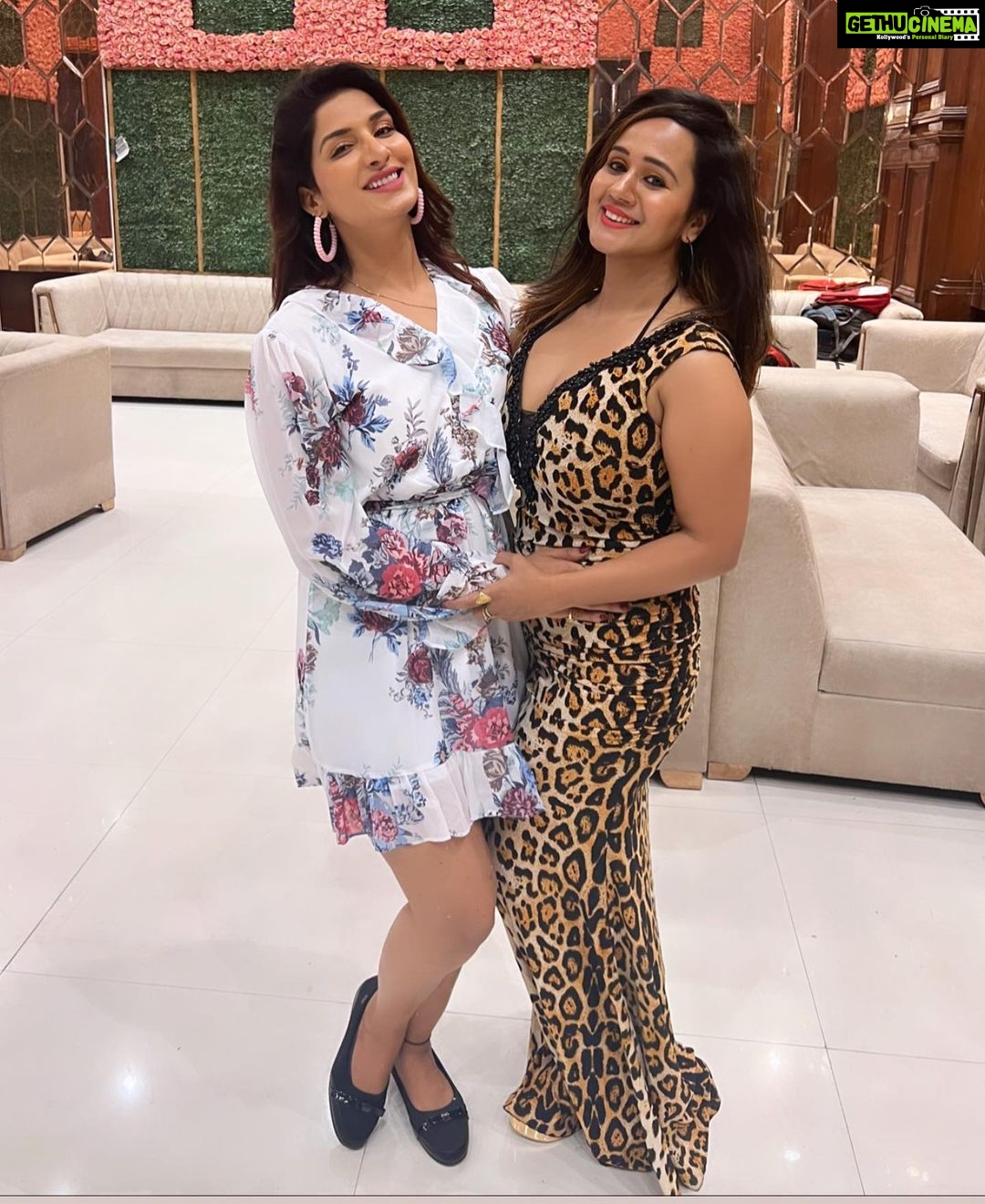 Poonam Dubey Instagram - Happy birthday dear doll @gunjanpant_official 😘😘😘😘😘 Mahadev bless you always #poonamdubey #chhorigangakinarewali Mumbai, Maharashtra