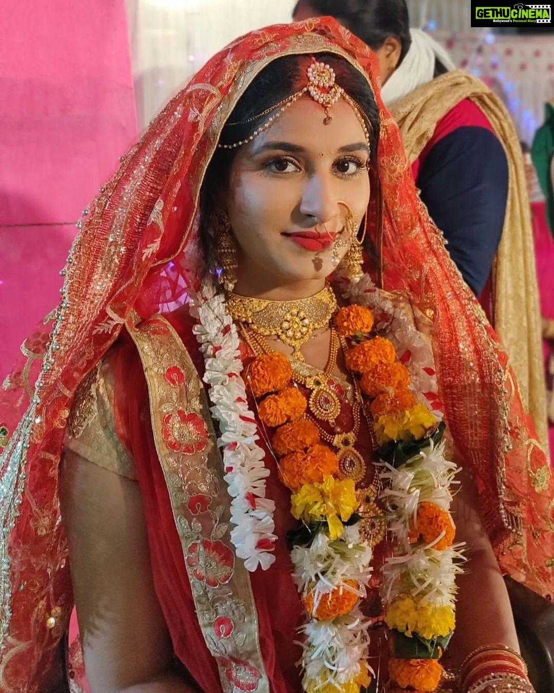 Poonam Dubey Instagram - पूनम दुबे भोजपुरी एक्ट्रेस Follow - @bhojpuriyalallantop ❤️❤️ @poonamdubeyofficial #sanchitabannerjee #london #bhojpurisongs #aksharasingh #pradeeppandeychintu999 #bhojpuriheroine #bhojpuriswag #yashkumarmishra #ritusingh #madhusharma #shooting #bhojpurisong #nishadubey #priyankarewri #mehandilagakerakhna3bhojpurimovie #saiyaarabgailenaabhojpurimovie #dulhahindustanibhojpurimovie #saharafsha #pawansingh #snehupadhya #balamwabhojpurimovie #bossbhojpurimovie #khesarilalyadav