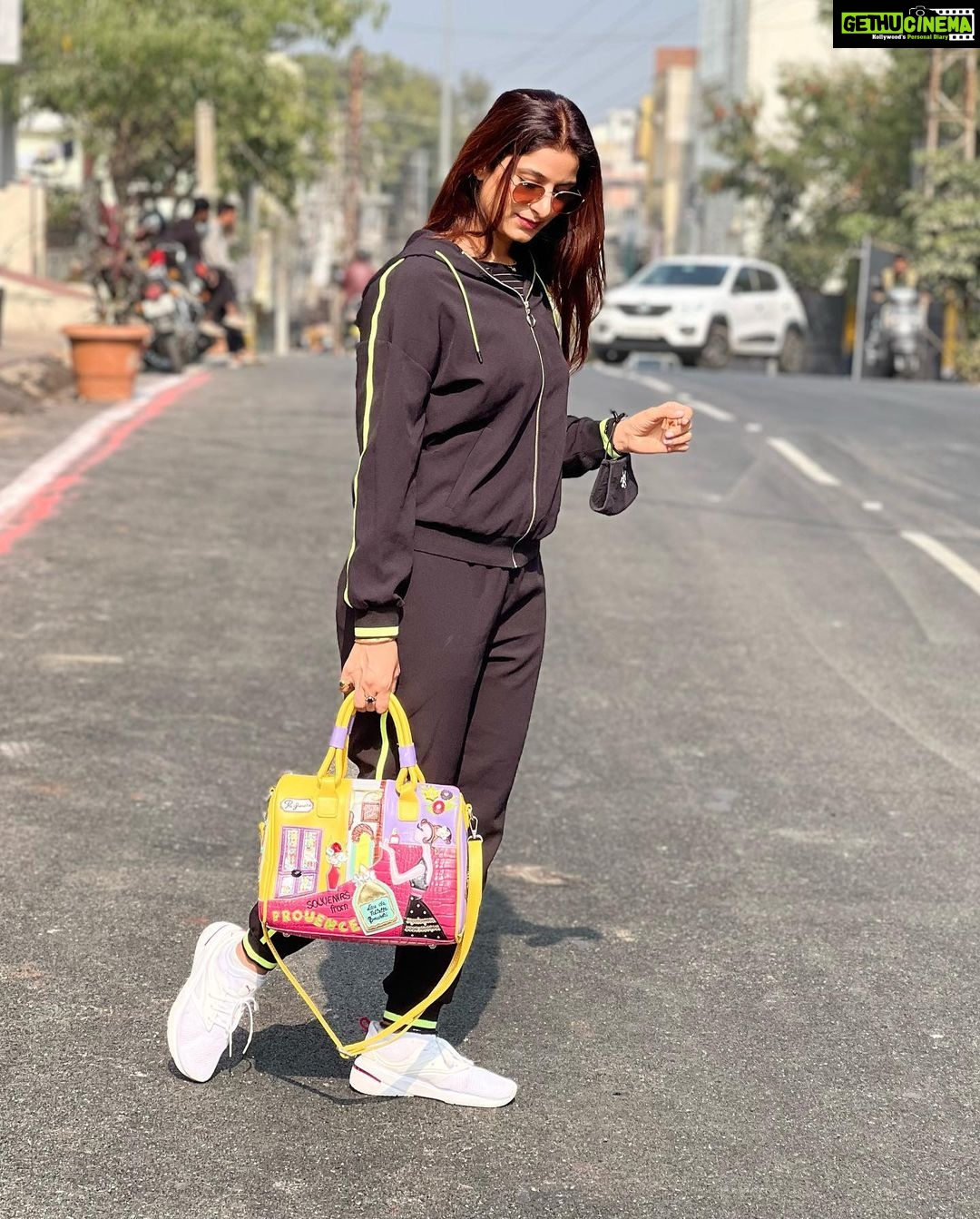 Poonam Dubey Instagram - Original expression in last pic 🙈💓🧿♾️ Udaipur, Rajasthan