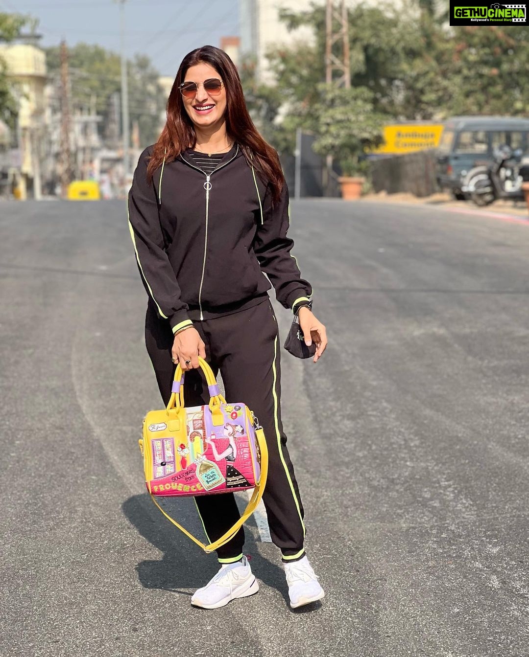 Poonam Dubey Instagram - Original expression in last pic 🙈💓🧿♾️ Udaipur, Rajasthan