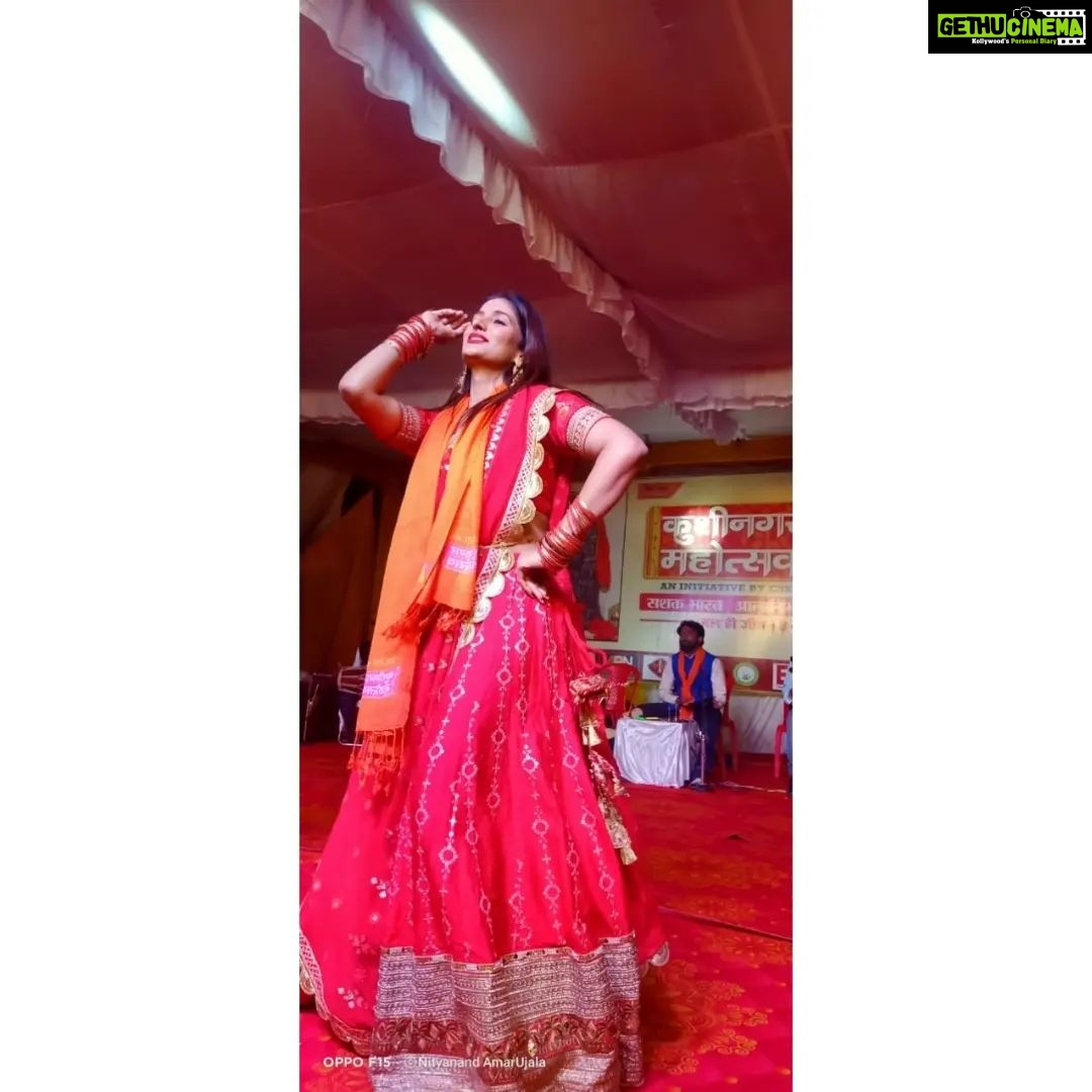 Poonam Dubey Instagram - कुशीनगर महोत्सव में @poonamdubeyofficial सहित कई लोगों को प्राप्त हुआ 'नारी शक्ति व उत्तर प्रदेश रत्न का सम्मान। खास बातचीत में पूनम ने बताया कि भोजपुरी इंडस्ट्री मधुर है। पूर्वांचल महोत्सव