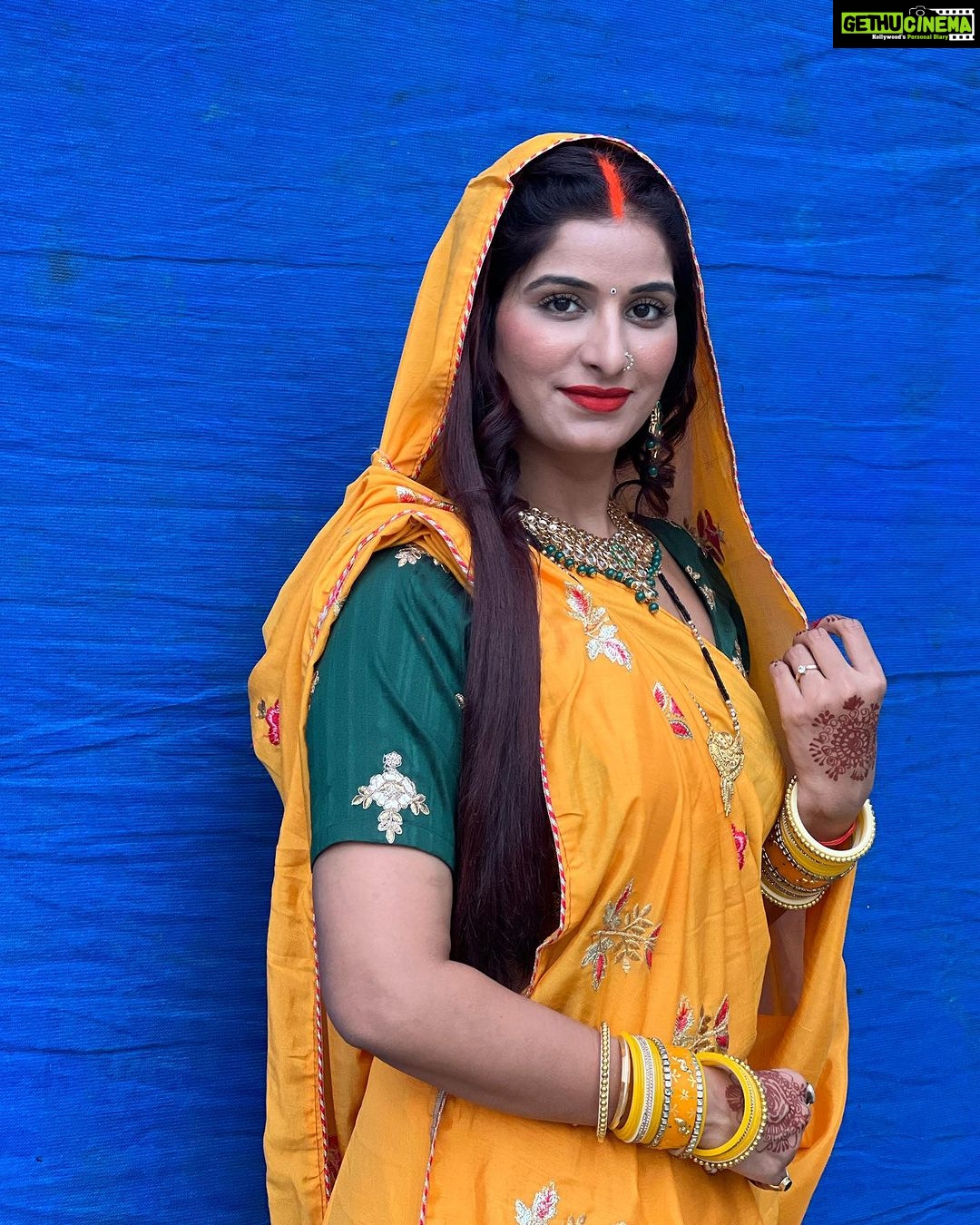 Poonam Dubey Instagram - रथ पर होकर सवार, सूर्य देव आये आपके द्धार, सुख, सम्पत्ति और खुशियां मिले आपको अपार, छठी मैया की असीम कृपा से आपके जीवन में सुख, शांति और समृद्धि का वास हो, छठ पूजा की आपको और आपके पूरे परिवार को हार्दिक शुभकामनाएं 🙏🙏🙏🙏🙏 Mumbai, Maharashtra