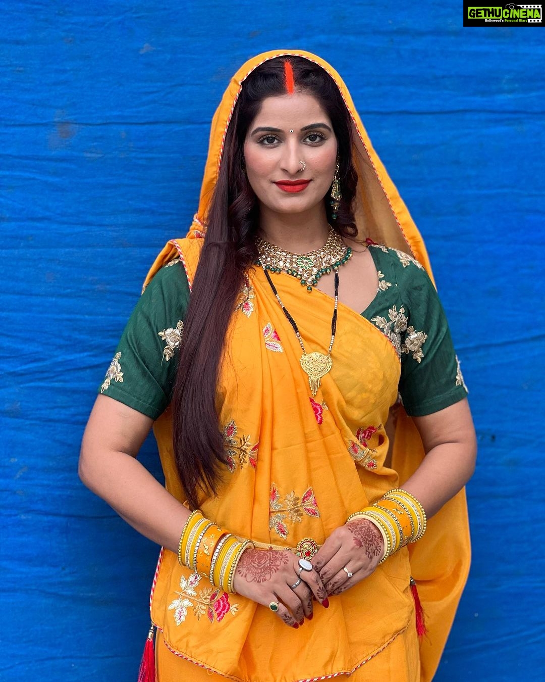 Poonam Dubey Instagram - रथ पर होकर सवार, सूर्य देव आये आपके द्धार, सुख, सम्पत्ति और खुशियां मिले आपको अपार, छठी मैया की असीम कृपा से आपके जीवन में सुख, शांति और समृद्धि का वास हो, छठ पूजा की आपको और आपके पूरे परिवार को हार्दिक शुभकामनाएं 🙏🙏🙏🙏🙏 Mumbai, Maharashtra