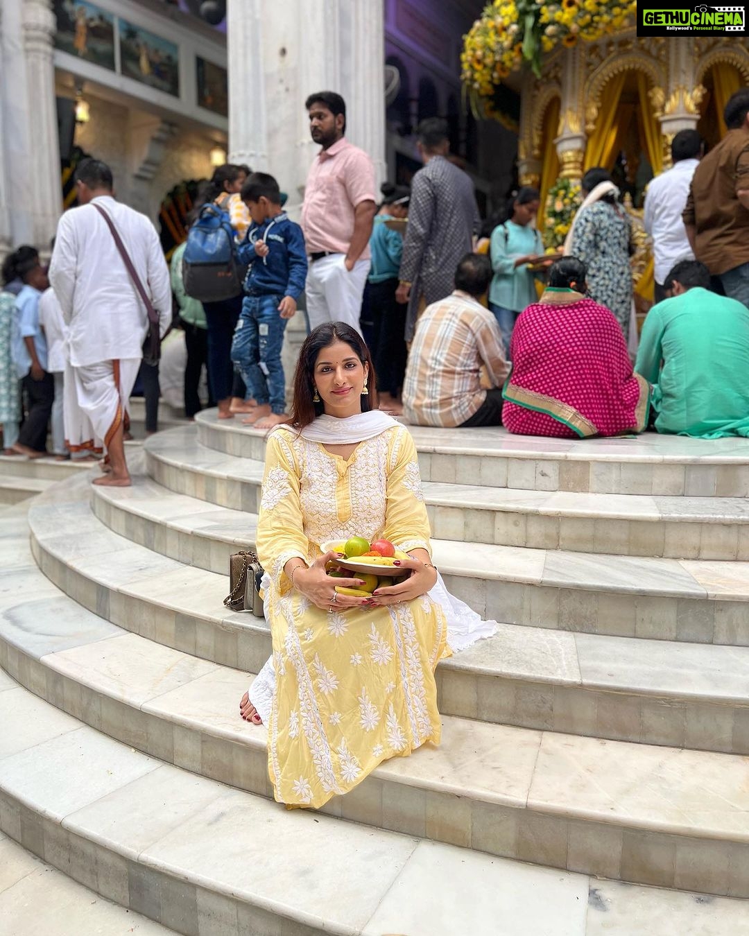 Poonam Dubey Instagram - आपको और आपके परिवार को गोवर्धन पूजा की हार्दिक शुभकामनायें हरि बोल 🙏❤️🧿 Sri Sri Radha Rasabihari Temple, ISKCON Juhu, Mumbai (Official)