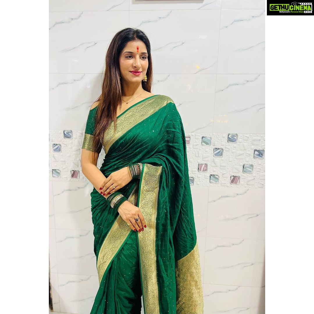 Poonam Dubey Instagram - आपको और आपके परिवार को मेरे और मेरे परिवार की तरफ़ से धनतेरस की हार्दिक शुभकामनाएँ 🙏🙏🙏🙏