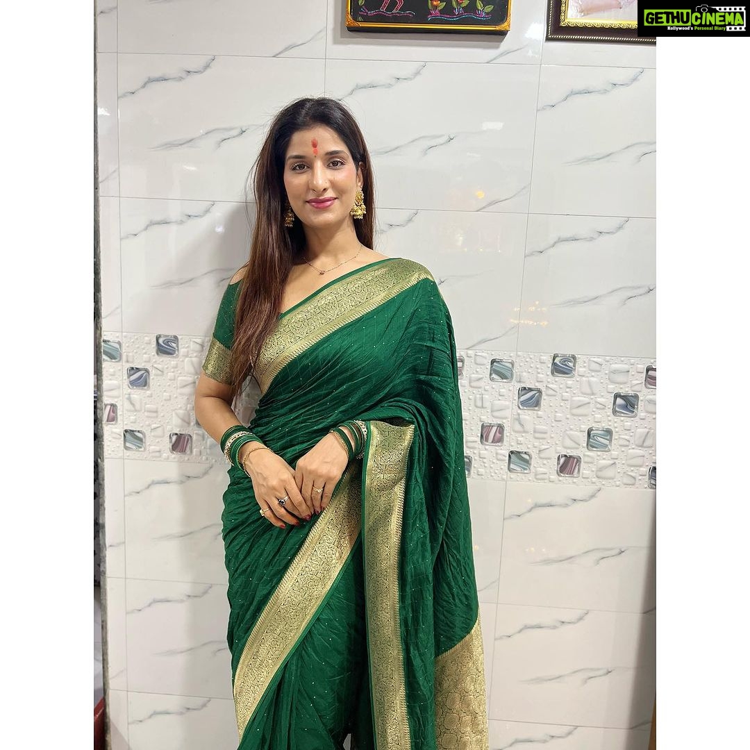 Poonam Dubey Instagram - आपको और आपके परिवार को मेरे और मेरे परिवार की तरफ़ से धनतेरस की हार्दिक शुभकामनाएँ 🙏🙏🙏🙏