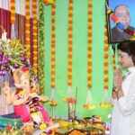 Poonam Dubey Instagram - Ganpati Bappa Morya Mangal murti Morya 🙏🙏 Thank you so much @geetasingh0807 didi @sanjusingh9269 ji for inviting me for darshan and Pooja @hmahanagar.in ❤️ & @hiranandanicha_maharaja TEJSAWINI MAHILA SEVA SANSHTA 🙏🙏🙏🙏🙏 Pawai Hiranandani Supreme City