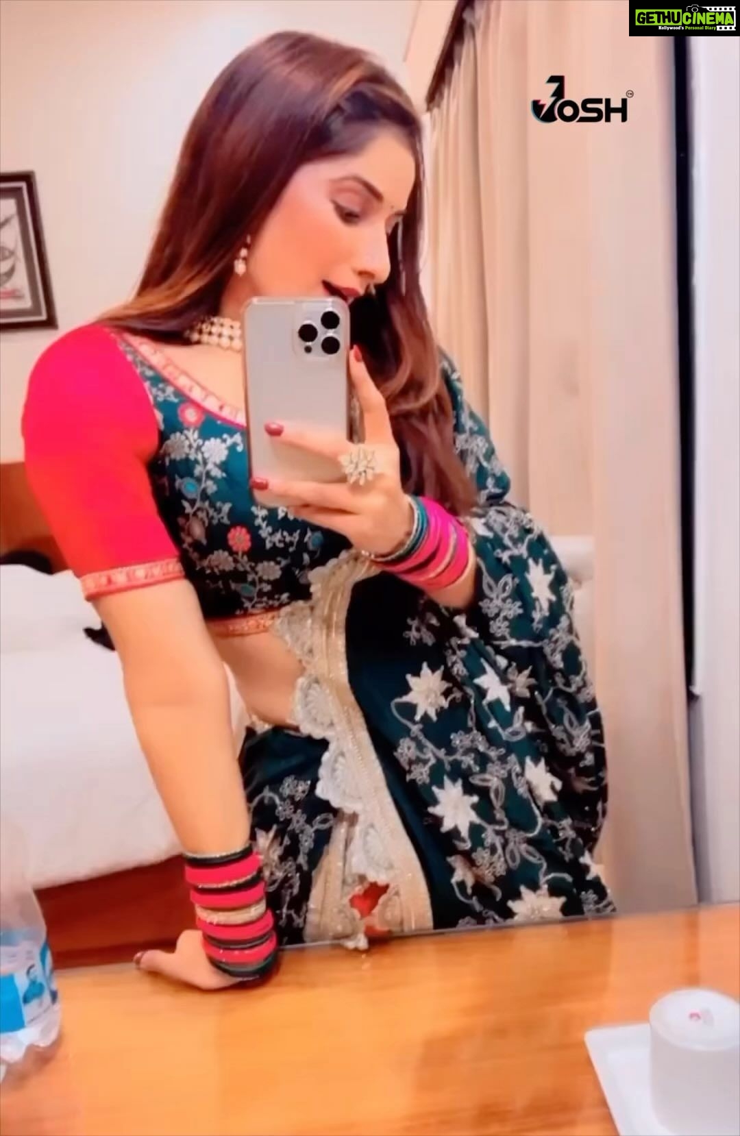 Poonam Dubey Instagram - “Never regret anything that made you smile.” . . . . . Stay blessed be happy @officialjoshapp #poonamdubey Mumbai, Maharashtra