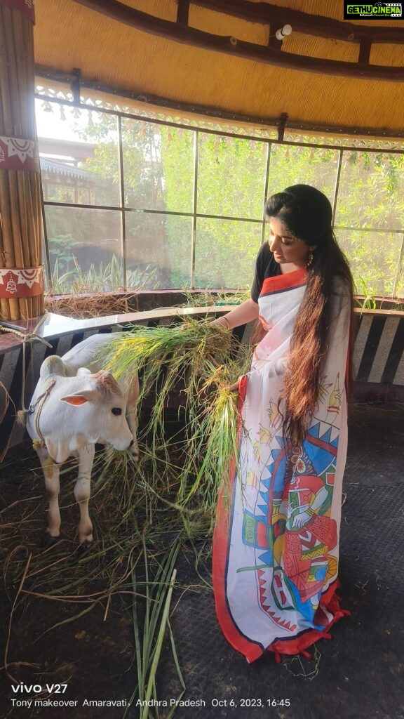 Poonam Kaur Instagram - देवी मां के कदम आपके घर आएं, आप खुशी से नहाएं परेशानियां आपसे आंखें चुराए। जय माता दी ! Happy Navratri 2023 ! #maadurga