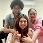Poonam Preet Bhatia Instagram - Heart full of love 💖 Creating beautiful memories with my first loves. 🥰 🧿🧿 #delhidiaries #home #peaceful #besttime #bestparents
