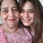 Poonam Preet Bhatia Instagram – Heart full of love 💖 Creating beautiful memories with my first loves. 🥰 🧿🧿

#delhidiaries #home #peaceful #besttime #bestparents