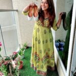 Poonam Preet Bhatia Instagram - Finding my stride in these beautiful Punjabi juttis ❣️ Complete your festive look with @kurrbat 🤎 #juttilove #fashionmeetstradition #elegantfootwork