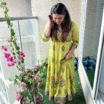 Poonam Preet Bhatia Instagram - Finding my stride in these beautiful Punjabi juttis ❣️ Complete your festive look with @kurrbat 🤎 #juttilove #fashionmeetstradition #elegantfootwork