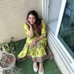 Poonam Preet Bhatia Instagram - Finding my stride in these beautiful Punjabi juttis ❣️ Complete your festive look with @kurrbat 🤎 #juttilove #fashionmeetstradition #elegantfootwork