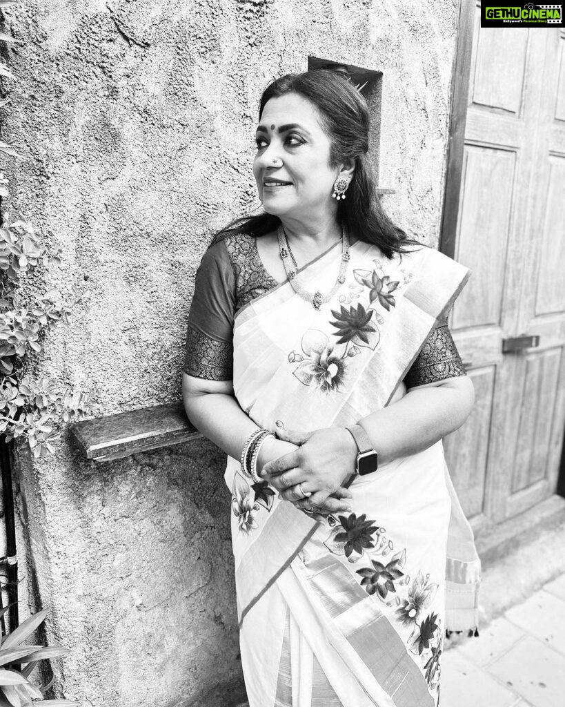 Poornima Bhagyaraj Instagram - 🖤🩶 #kiliyekiliye my song from my film #Aarathri with #mamooty & #rohini Still #trending after 40years 😃