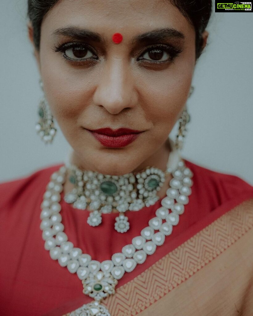 Poornima Indrajith Instagram - ♥ Jewellery; @pureallure.in Make up : @reshmu__ Hair : @rethikarijo Pics : @reth_gvr_cinematographer Retouching: @binoy_devassy_photography